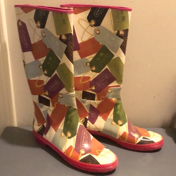COACH PAMMIE RUBBEE RAIN BOOTS DECORATIVE TAG DESIGN SZ 10B.